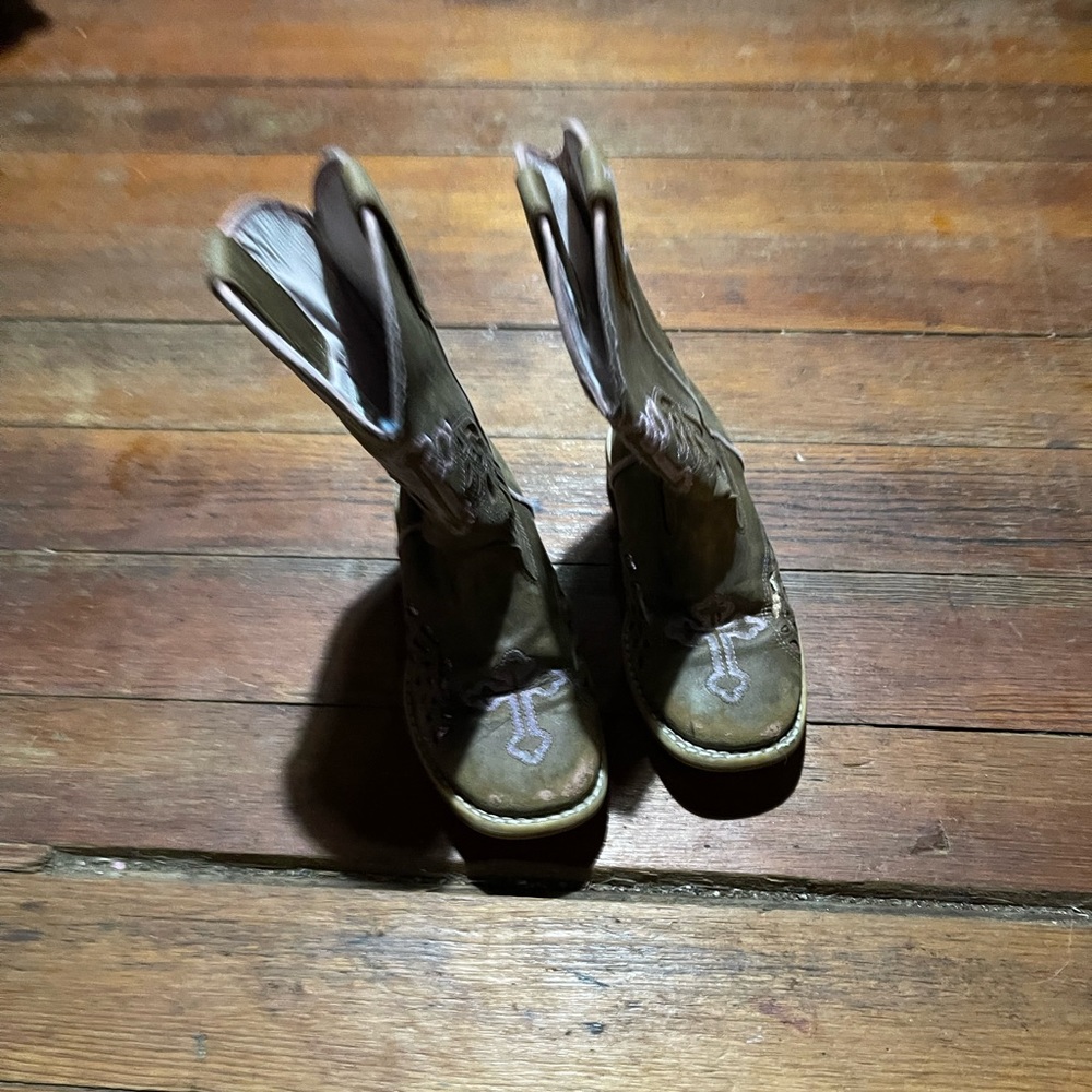 Twister size 11. Cross boots western boots glitter